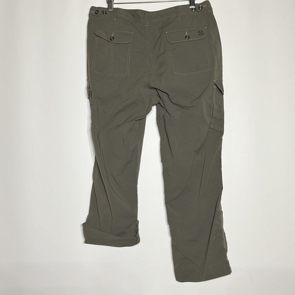 NWOT pants with six pockets two zippered - Picture 2 of 4